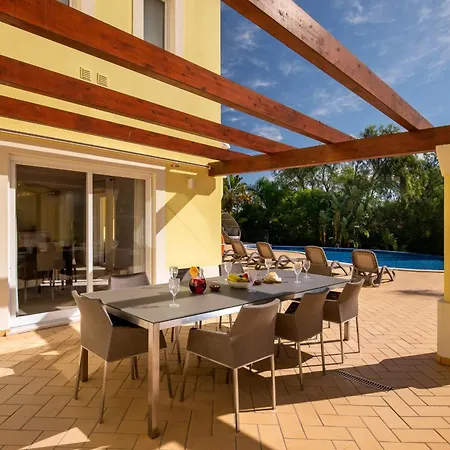 Casa Amarela Villa *