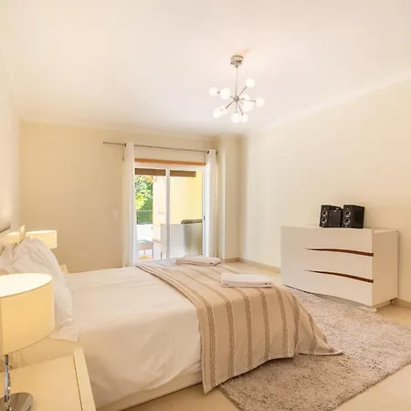 Casa Amarela * לאגוּ‏ש