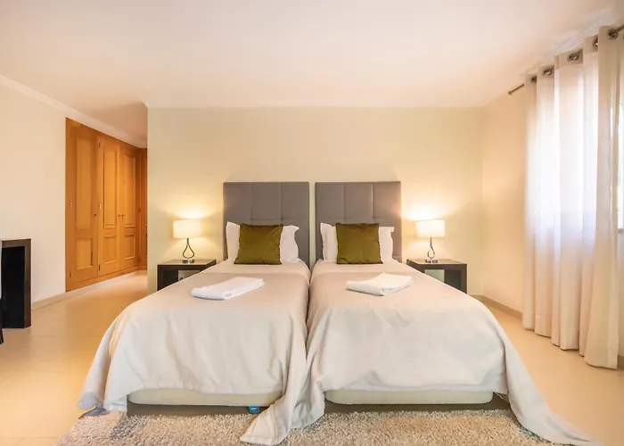 Casa Amarela * ラゴス