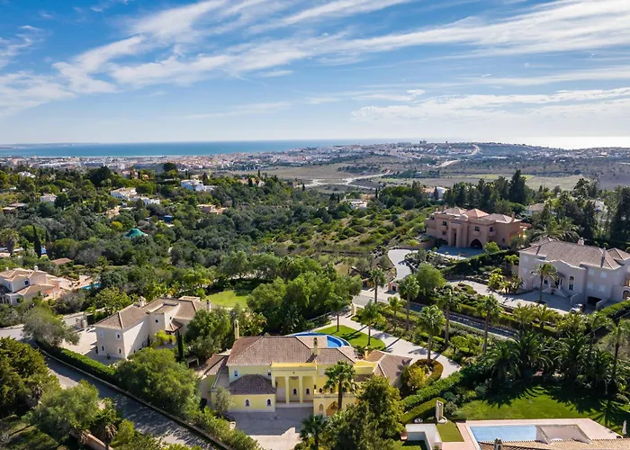 Casa Amarela * ラゴス