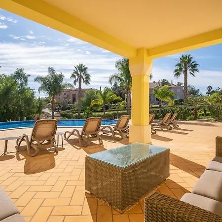 Casa Amarela * ラゴス