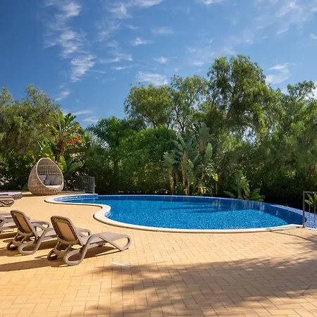 Casa Amarela * ラゴス